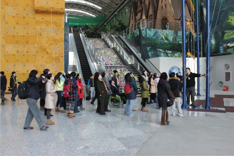 北京市残疾人联合会-市残联机关工会三八节组织女职工参观星光文化产业基地