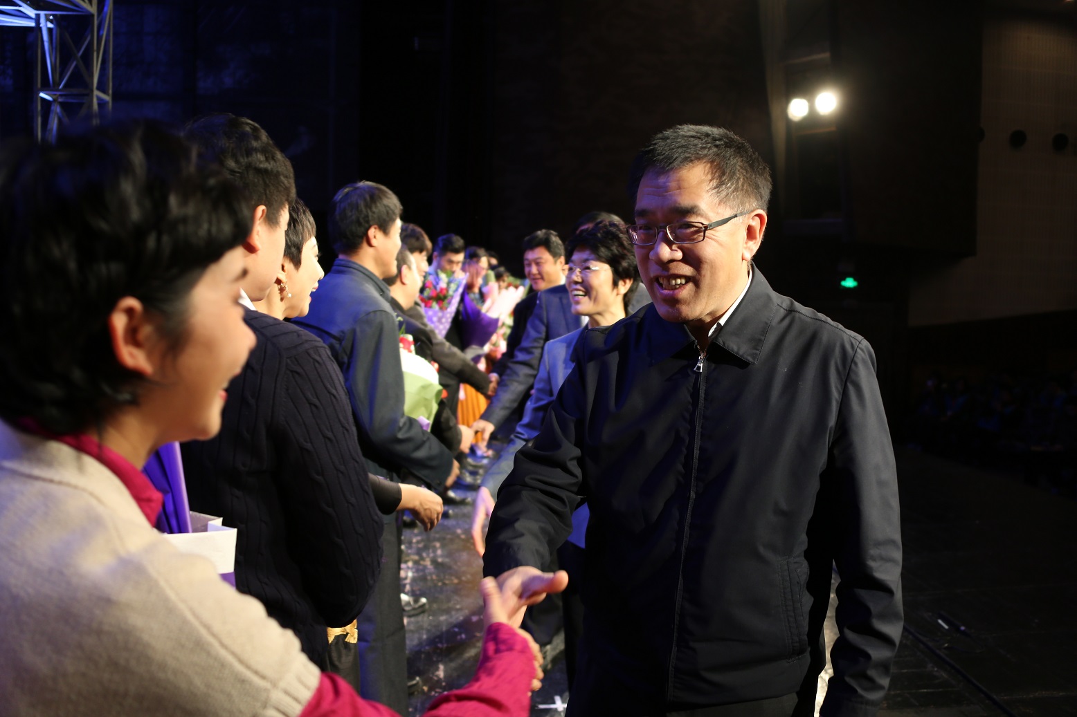 北京市残疾人联合会-话剧《危机公关》献礼国际残疾人日  副市长王宁等领导观看
