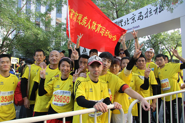 北京市残疾人联合会-北京市残疾人运动员参加2013年北京国际马拉松比赛