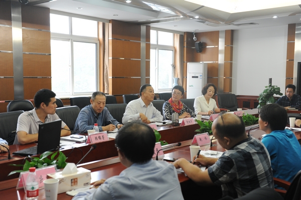 图为座谈会现场