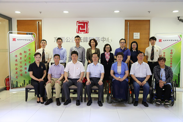 图为签约现场