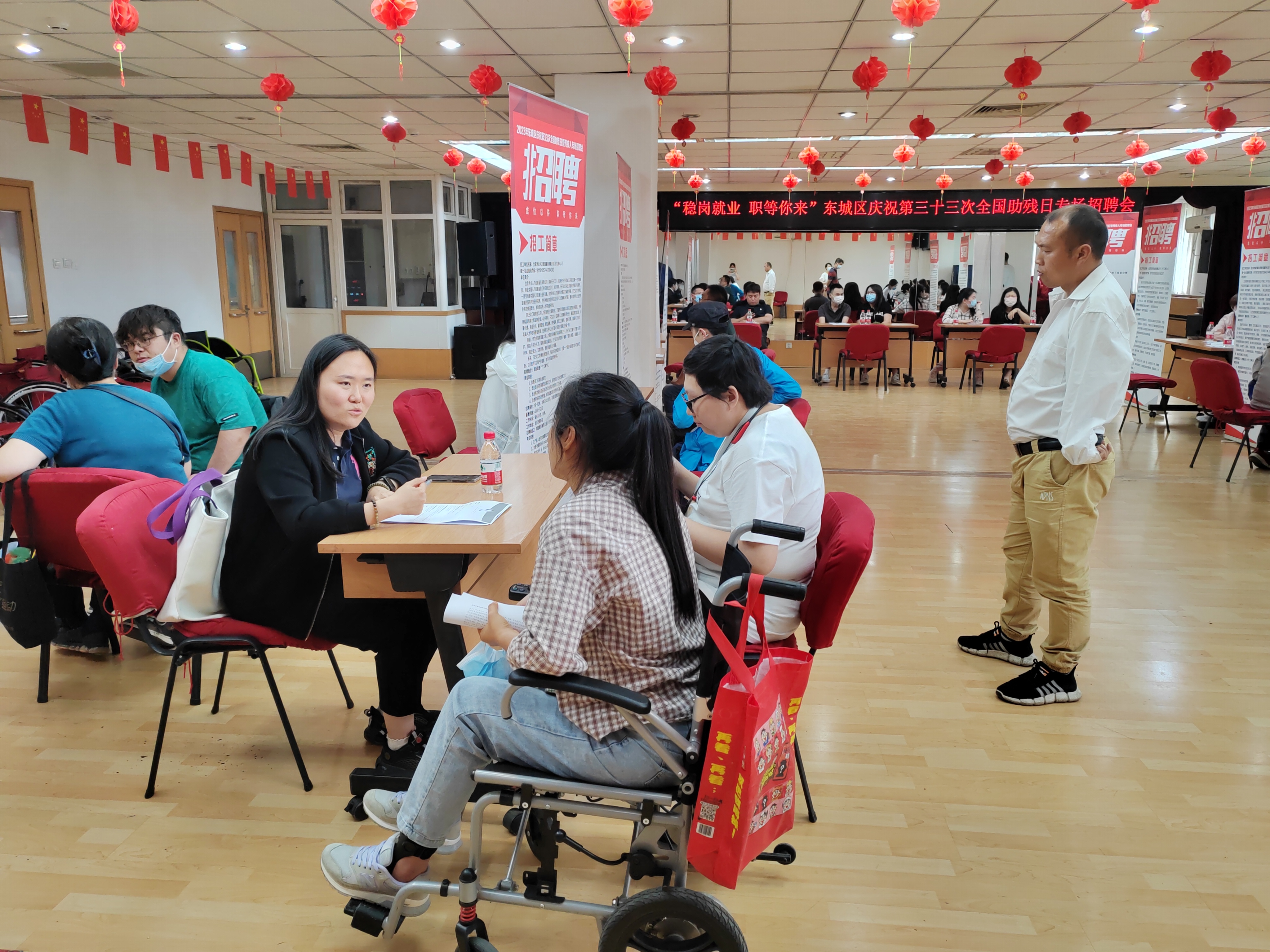 图为会议现场