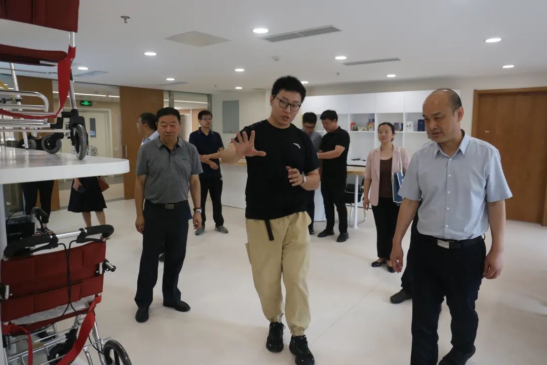 北京市残疾人联合会- 中国残联康复部主任胡向阳到西城区调研残疾预防与残疾人康复工作 北京市残疾人联合会- 中国残联康复部主任胡向阳到西城区调研残疾预防与残疾人康复工作
