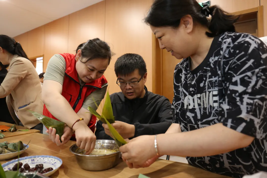北京市残疾人联合会-西城区希联圆梦手拉手职康站举办“浓情端午 爱满职康”活动 北京市残疾人联合会-西城区希联圆梦手拉手职康站举办“浓情端午 爱满职康”活动