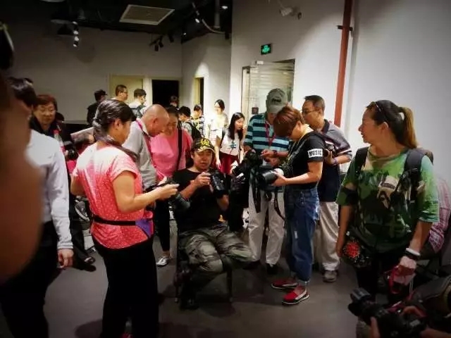 北京市残疾人联合会-西城区“聚焦·我们”公益助残摄影活动33名摄影师走进影棚为残疾人筑梦