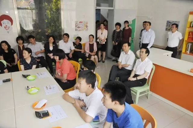 北京市残疾人联合会-中残联副理事长程凯在“六一”节前夕慰问西城区特教学校师生