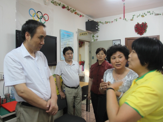 北京市残疾人联合会-全国人大内司委副主任辜胜阻同志到朝阳区团结湖街道调研精神残疾康复工作 北京市残疾人联合会-全国人大内司委副主任辜胜阻同志到朝阳区团结湖街道调研精神残疾康复工作