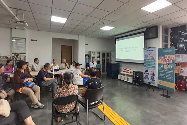 北京市残疾人联合会-海淀区残联举办“关注普遍的眼健康”第29个全国爱眼日科普义诊活动