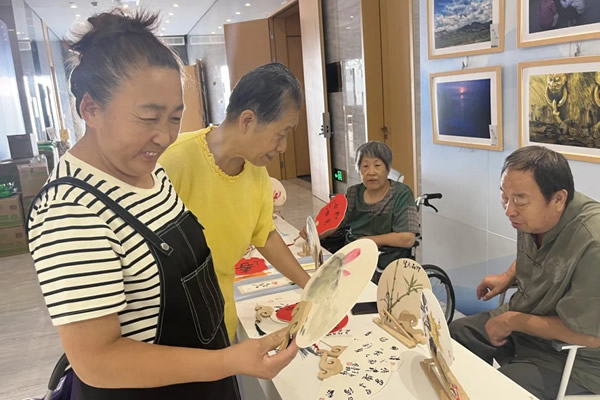 北京市残疾人联合会-海淀区残联组织残疾人参观残疾预防日宣传教育活动展