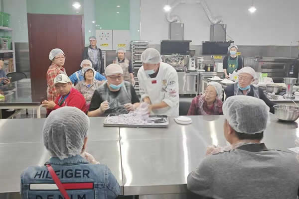 北京市残疾人联合会-海淀区残联开展重阳花糕烘焙活动