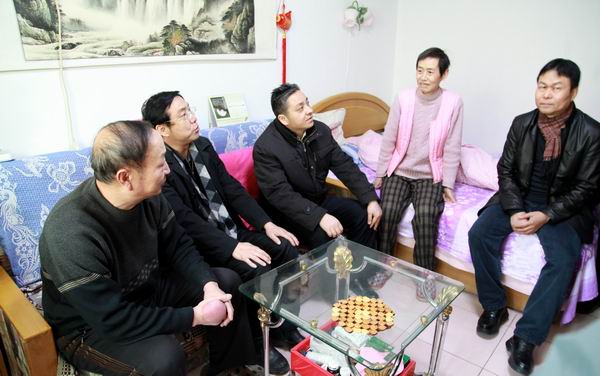 北京市残疾人联合会-市残联副理事长唐海蛟慰问丰台区贫困残疾人家庭