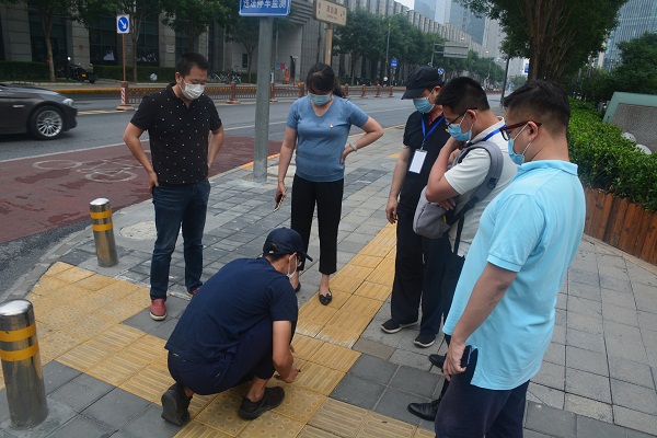 图为实地督导现场