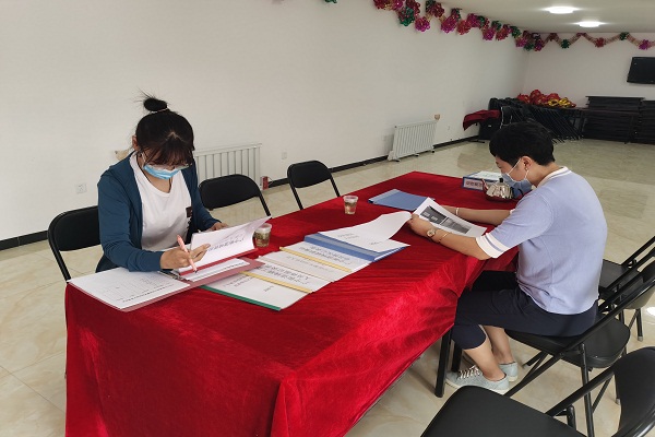 图为实地督导检查图片