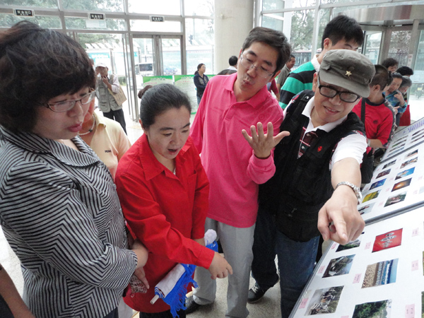 北京市残疾人联合会-石景山区聋人协会举办喜迎十八大庆祝第五十五届国际聋人节摄影展