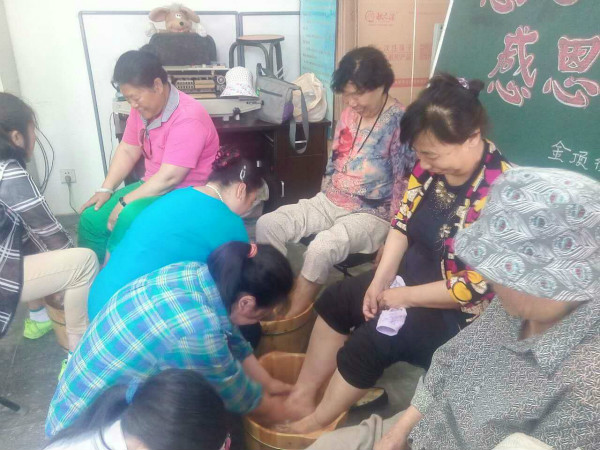 北京市残疾人联合会-石景山区金顶街街道温馨家园举办“感恩母亲，感恩生活”教育活动