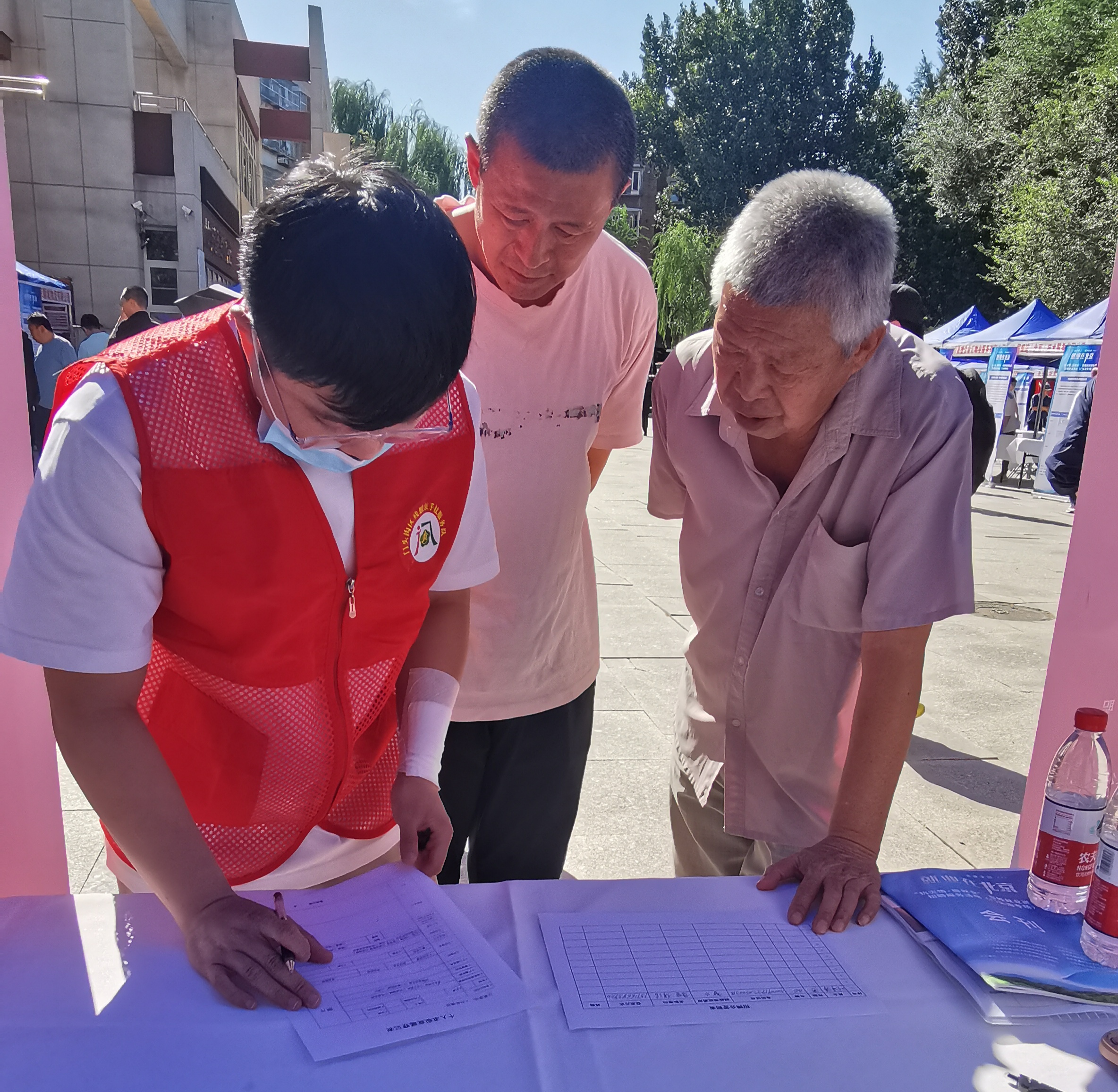 图为会议现场