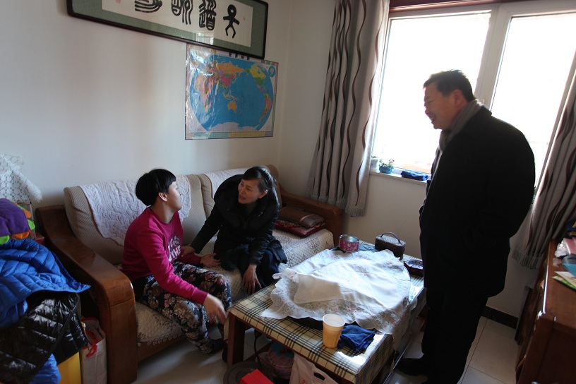 北京市残疾人联合会-门头沟区副区长张翠萍慰问困难残疾人
