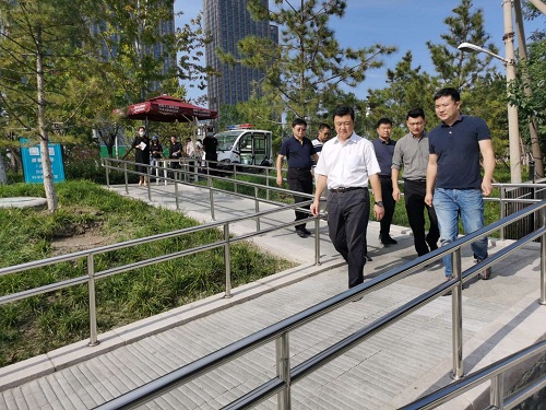 图为实地调研