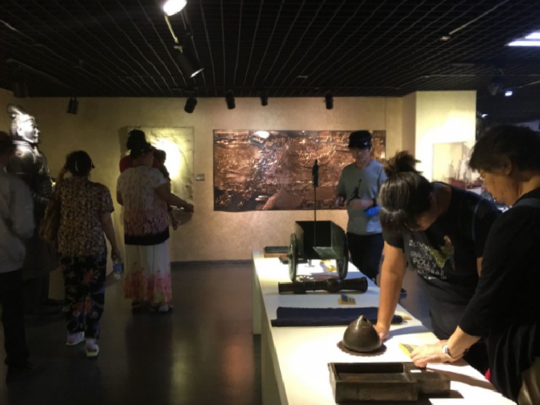 北京市残疾人联合会-平谷区盲人到中国盲文图书馆参加体验活动