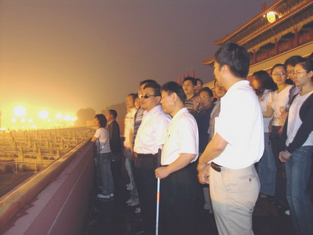 北京市残疾人联合会-市残疾人活动中心党支部组织区县盲协主席开展“听升旗”主题党日活动