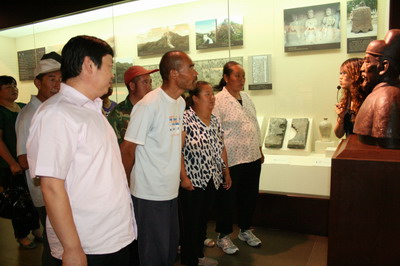 北京市残疾人联合会-延庆县残联组织残疾人参观博物馆