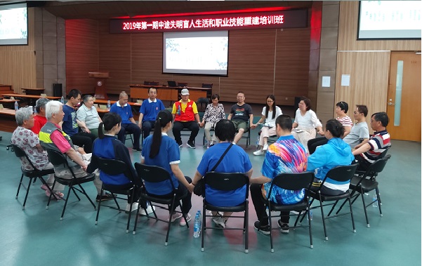 老师对学员进行”自我接纳”心理疏导