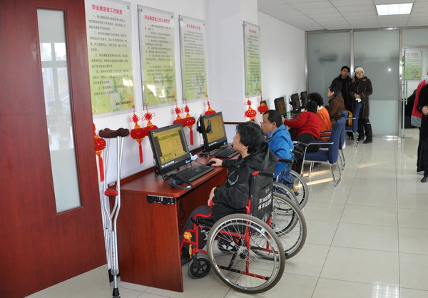 图为免费上网点现场