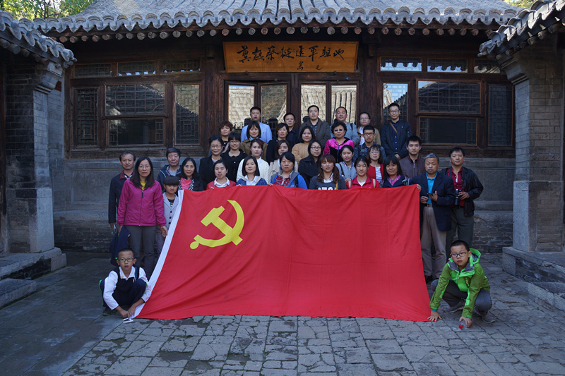图为参观学习现场