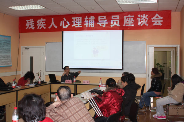 图为专家现场授课
