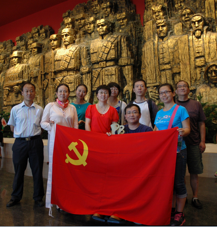 图为参观现场