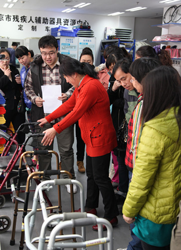 图片为：学员参加实操考试