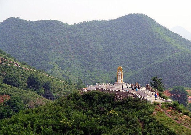 图为棋盘山景区景点