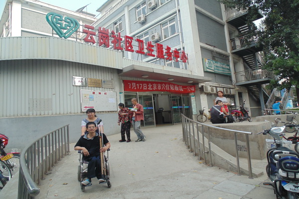 图为无障碍监督员体验现场