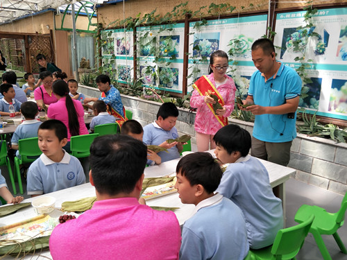 图为活动现场
