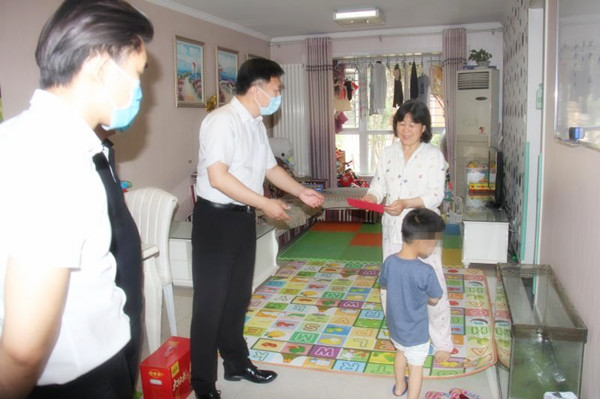 图为走访现场