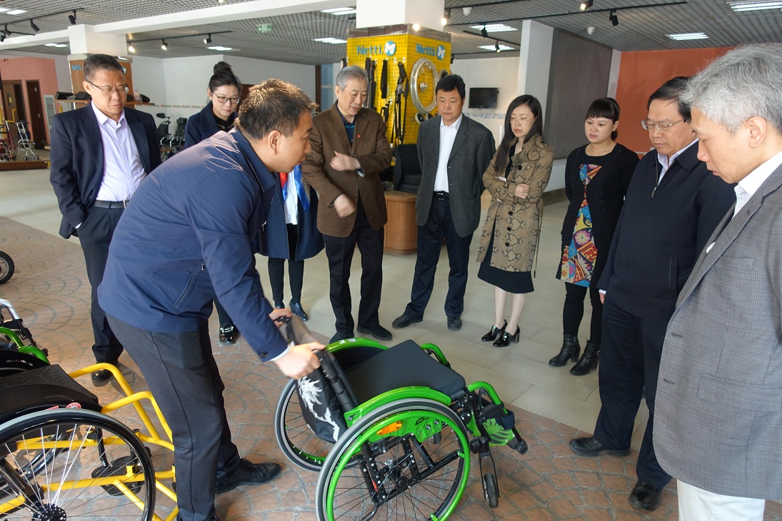 参观肢体辅具区